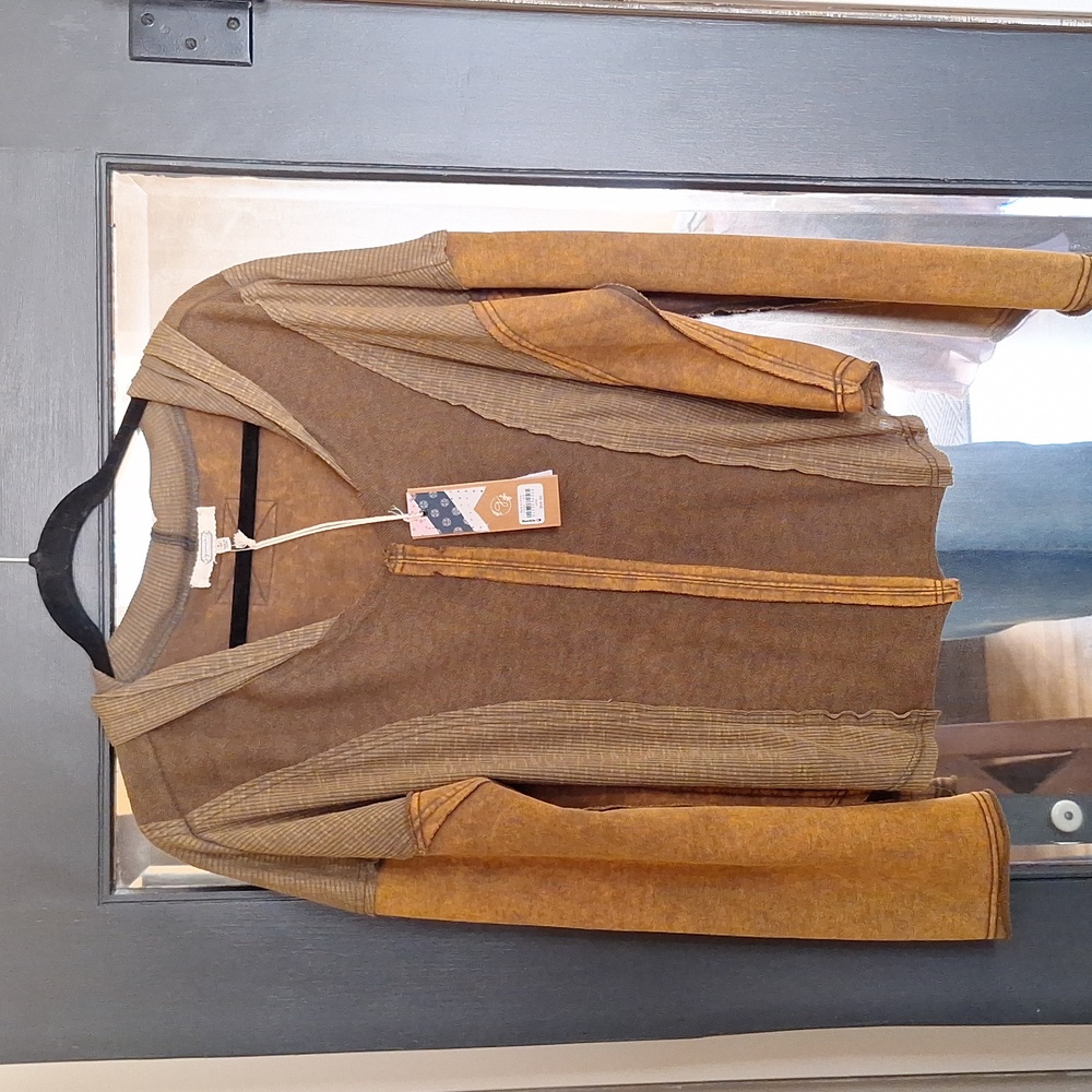 Olive and Gold BKE shirt, never used